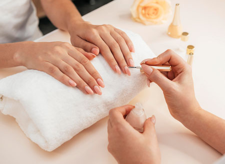 Pedicure and manicure package + Moroccan bath with herbs + free visit to a club at \