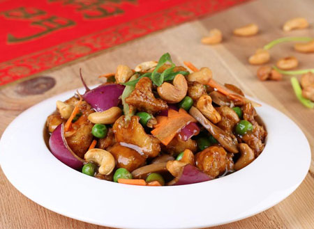 We invite you to enjoy the offer of China Hut Restaurant When you buy a main dish, get a second main dish for free