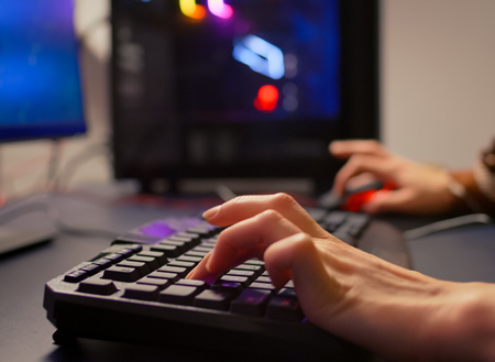 4 hours of network games for you on the computer + 4 hours of network games for a friend on the computer for 50 SAR