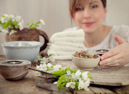 Moroccan bath package with herbs, relaxation massage and skin cleaning at Gamali Wa Anaqti Salon for 499 SAR