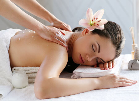 Moroccan bath package with relaxation massage and more at Gamali Wa Anaqti Salon for 399 SAR