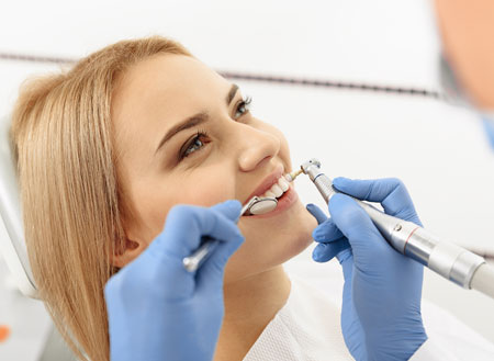 باقة تنظيف الأسنان وإزالة الجير مع أشعة بانوراما للفكين في 